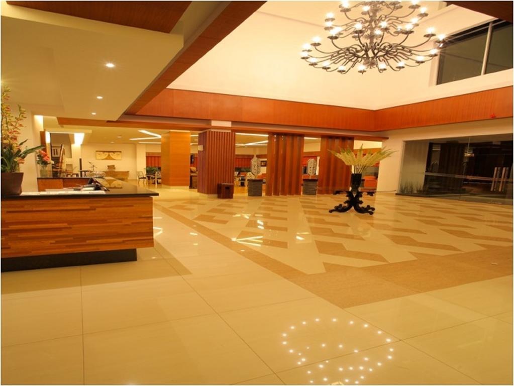 Aston Tanjung City Hotel Exterior foto
