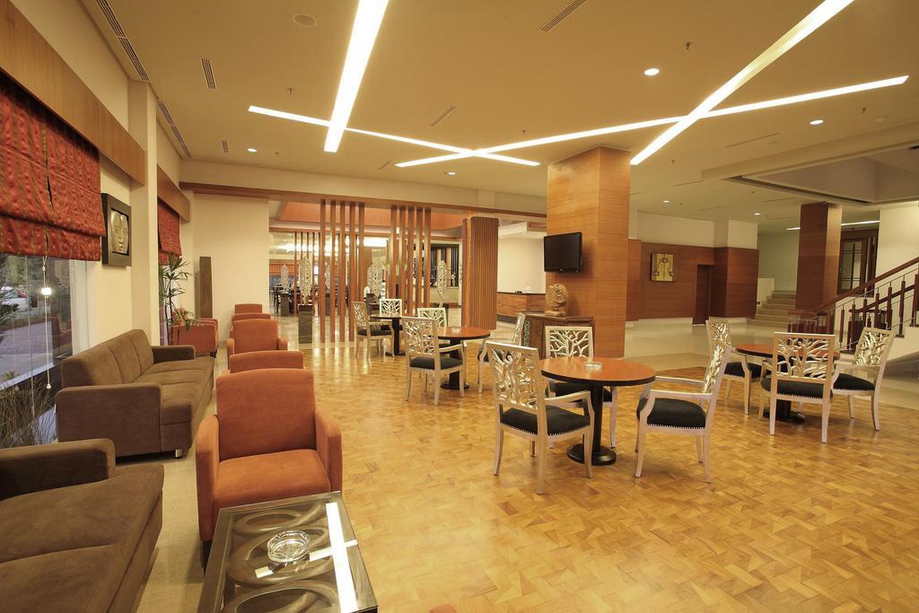 Aston Tanjung City Hotel Exterior foto