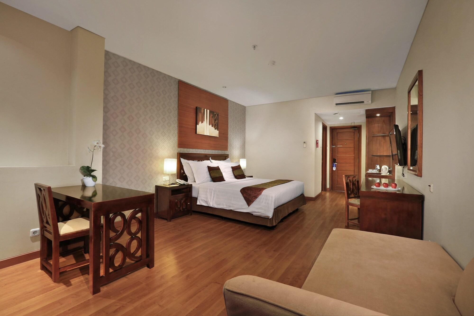 Aston Tanjung City Hotel Exterior foto