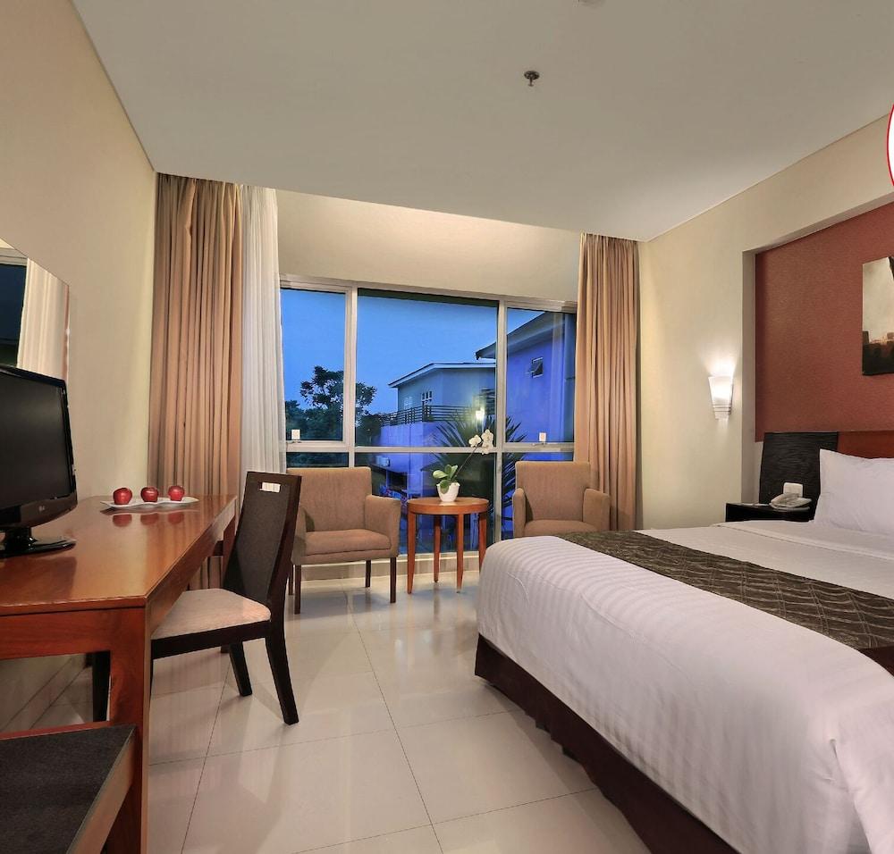 Aston Tanjung City Hotel Exterior foto